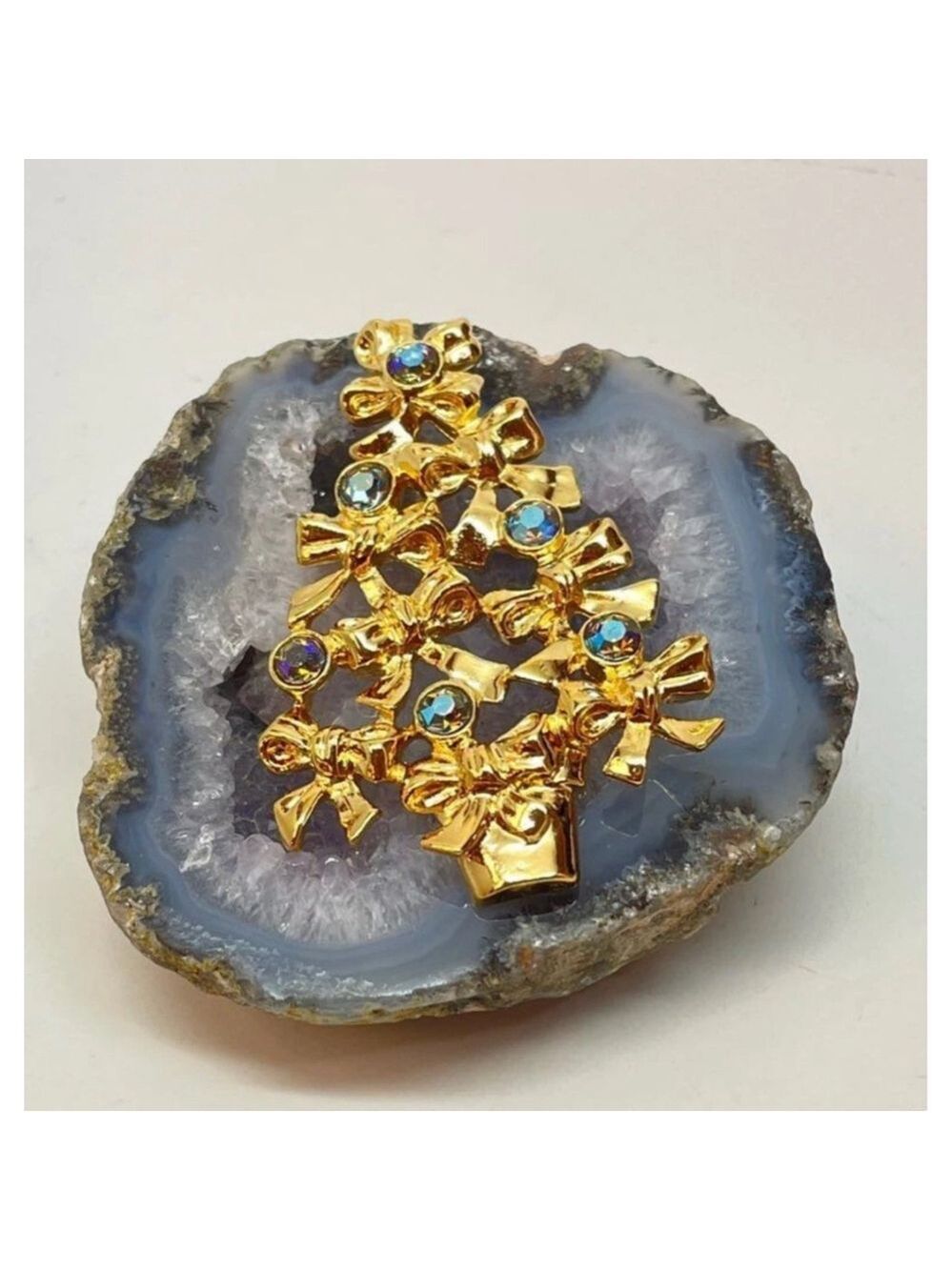 Vintage Brooch Christmas Tree Iridescent Blue Rhinestones And Bows Avon 1740